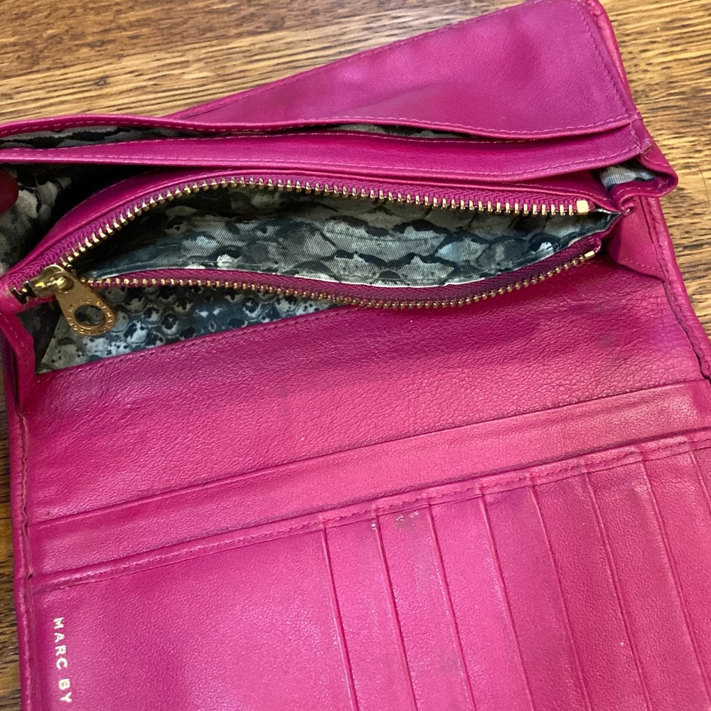 Marc by Marc Jacobs Fuschia Snakeskin Wallet - Picture 5 of 8